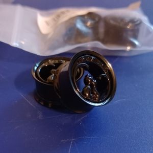 BLACK TWO CATS SCREW BACK  STAINLESS STEEL TUNNELS